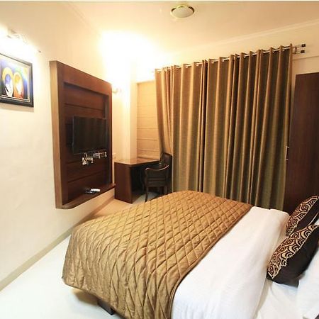 Neo Classic Hotel Chandīgarh Exterior foto