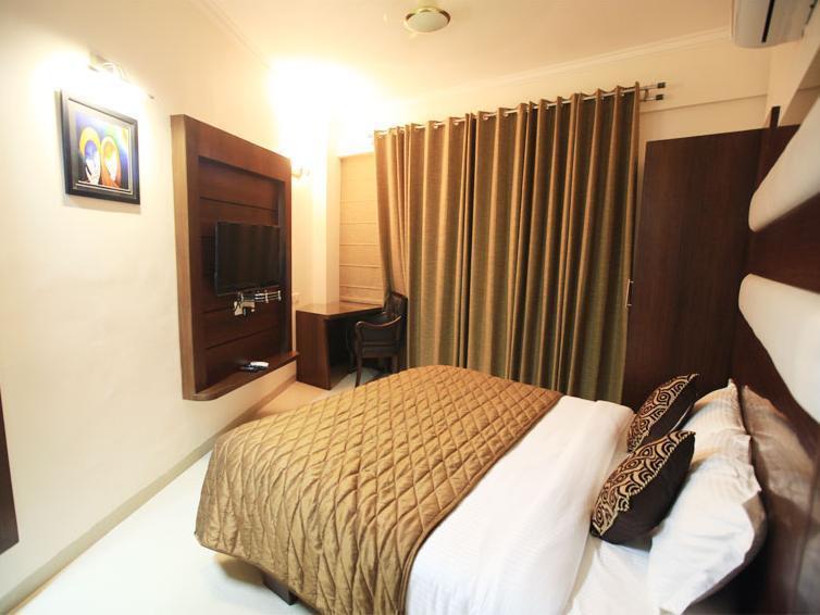 Neo Classic Hotel Chandīgarh Exterior foto